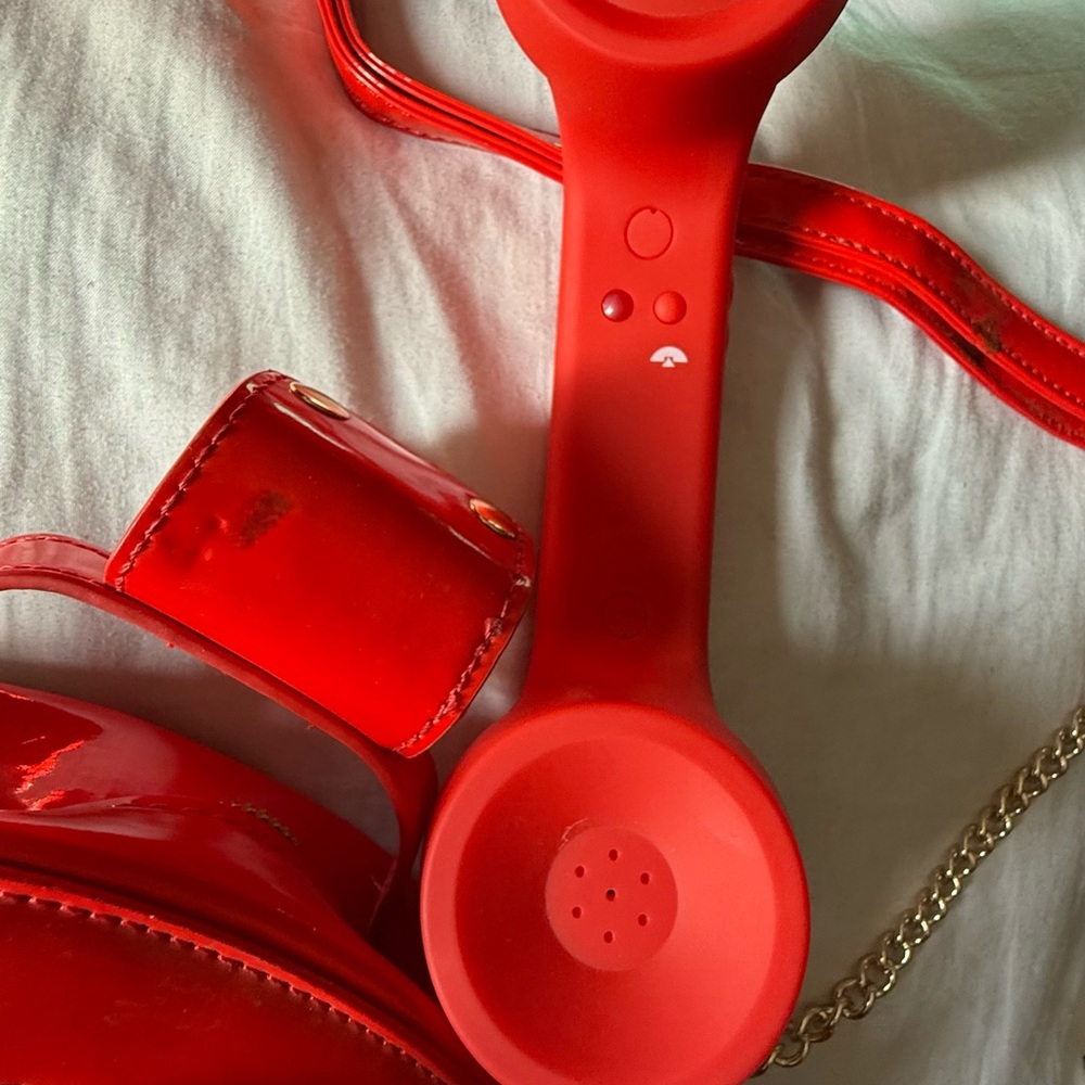 Real phone purse that takes calls. - Picture 3 of 7